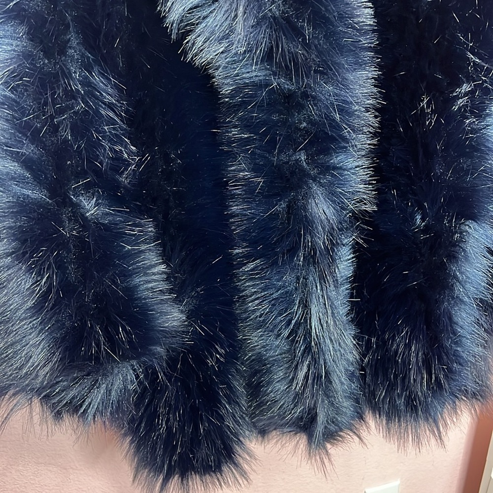 MaxMara Sportmax Women's Raid Oversized Faux Fur Coat in Ultramarine. Size L - Picture 5 of 10